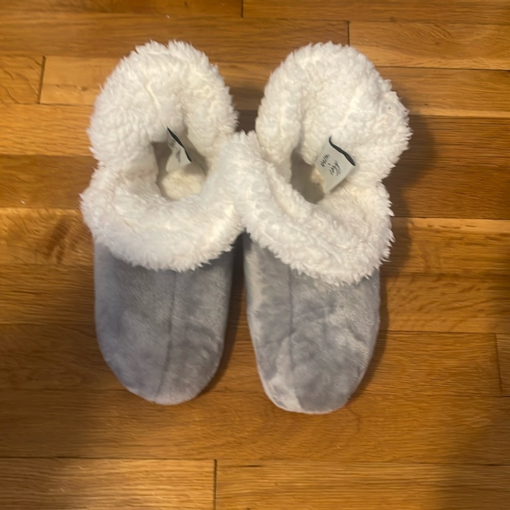 Cute bootie slippers in gray and white - Picture 2 of 8